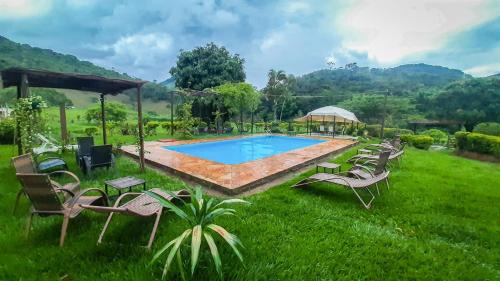 Claudio Manuel House | Cozy Retreat at Pousada Fazenda Polyanna with Pool & Breakfast