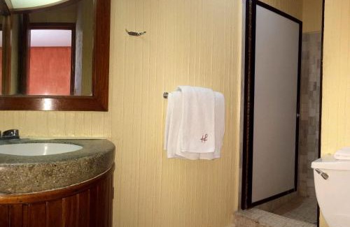 Tapachula Hotel | Budget-Friendly Hotel Fenix with Breakfast & Family Perks
