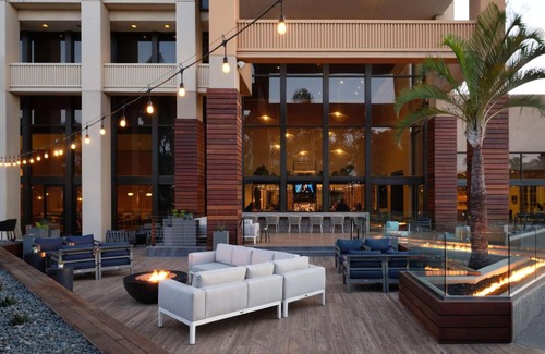 Anaheim Resort Hotel | Family-Friendly Hotel Fera Anaheim with Oceanfront Views