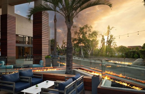 Anaheim Resort Hotel | Family-Friendly Hotel Fera Anaheim with Oceanfront Views