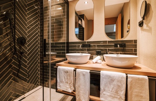 Grindelwald Hotel | Hotel Fiescherblick: Guest Rated 9.6 with Spa and Dining