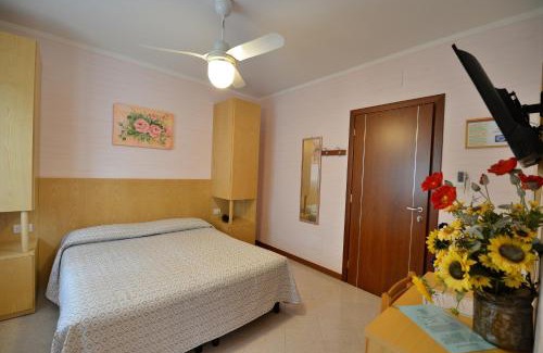 Lugana Hotel | Discover Hotel Fiordaliso: Family-Friendly with Hot Tub