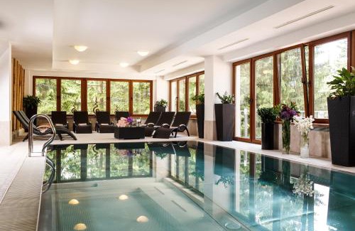 Jasna Hotel | Relax at Hotel FIS Jasná: 4-Star with Spa & Pool