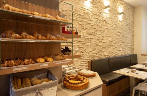 Porta Romana Hotel | Discover Hotel Five: Family-Friendly Dining & Breakfast