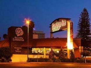 Downtown Queretaro Hotel | Pet-Friendly Hotel Flamingo Inn with Pool & Hot Tub