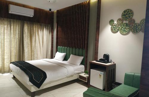 Nanded Hotel | Budget-Friendly Hotel Florence with Restaurant & Breakfast