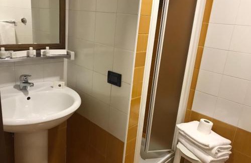 Casoria Hotel | Pet-Friendly Hotel Fly with Breakfast and Dining Options