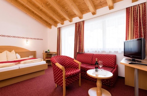 Ladis Hotel | Relaxing Hotel Forer: Spa, Family-Friendly & Hot Tub