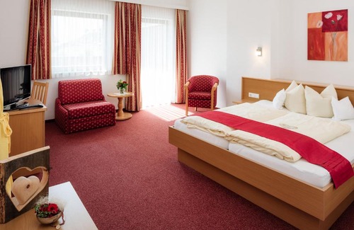 Ladis Hotel | Relaxing Hotel Forer: Spa, Family-Friendly & Hot Tub