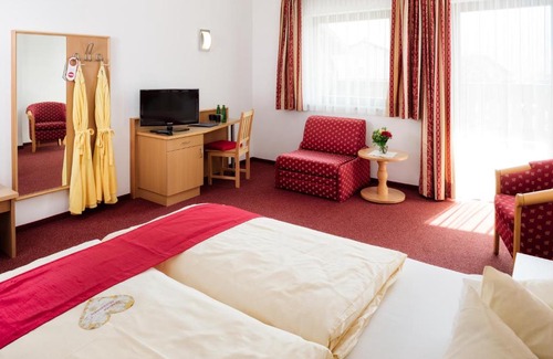 Ladis Hotel | Relaxing Hotel Forer: Spa, Family-Friendly & Hot Tub