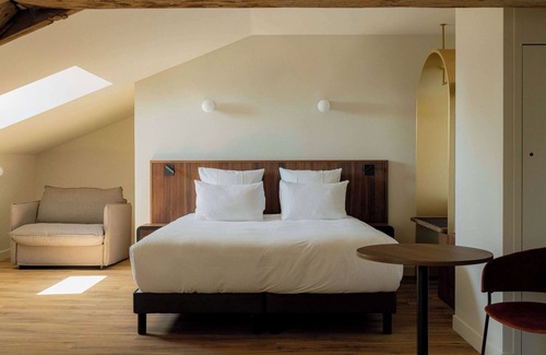 Griffon - Royale Hotel | Discover Hotel Et Spa Fort St Laurent Lyon - Handwritten Collection