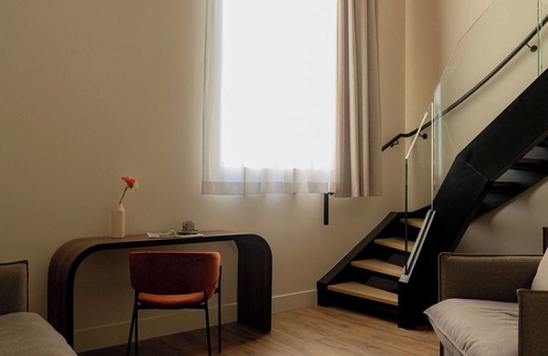 Griffon - Royale Hotel | Discover Hotel Et Spa Fort St Laurent Lyon - Handwritten Collection