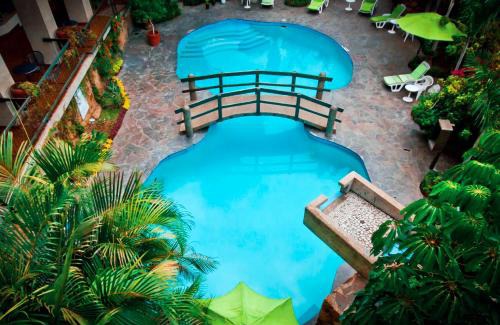 Oaxaca Hotel | Discover Hotel Fortin Plaza: Family-Friendly & Poolside Fun