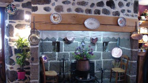 Saint-Martin-sous-Vigouroux Hotel | Pet-Friendly Hotel De La Poste with Ocean Views & Dining