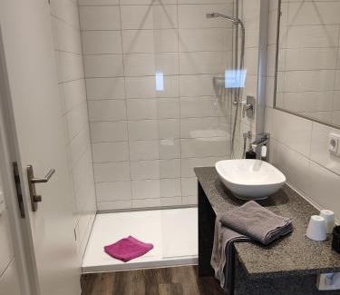 Waggershausen Hotel | Experience Hotel Gästehaus Stock: Pet Friendly & Breakfast Included