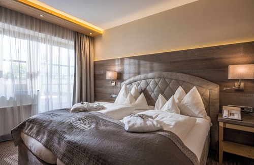 Wals Hotel | Discover Hotel Gabi: Relaxing Spa & Pool Oasis