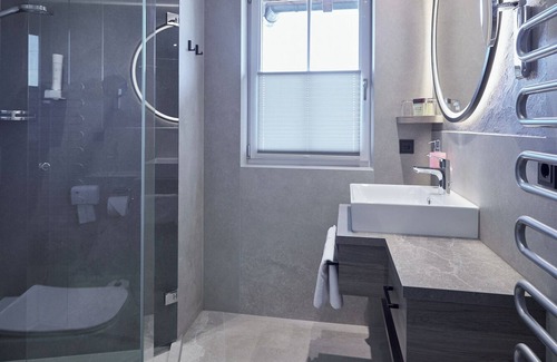 Wals Hotel | Discover Hotel Gabi: Relaxing Spa & Pool Oasis