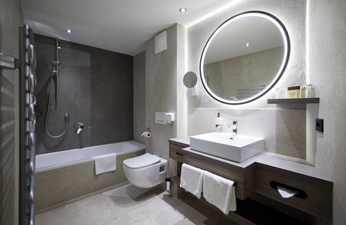 Wals Hotel | Discover Hotel Gabi: Relaxing Spa & Pool Oasis