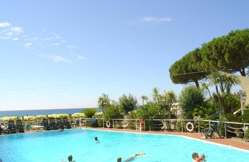 Diano Marina Hotel | Hotel Gabriella: Oceanfront Retreat with Pool & Beach Access