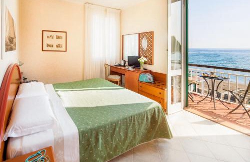 Diano Marina Hotel | Hotel Gabriella: Oceanfront Retreat with Pool & Beach Access