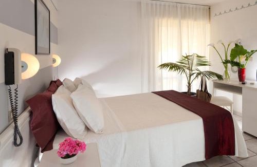Torre Pedrera Hotel | Hotel Gabriella: Guest Rated 8.5/10 with Pool & Restaurant