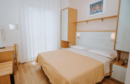 Torre Pedrera Hotel | Hotel Gabriella: Guest Rated 8.5/10 with Pool & Restaurant
