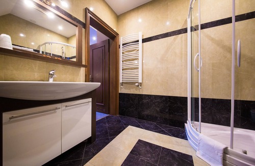 Oswiecim Hotel | Wellness Retreat at Hotel Galicja: Spa & Pool Bliss