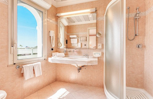 Pinarella Hotel | Relax at Hotel Gambrinus & Strand: 4-Star Comfort Awaits