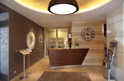 Peschiera del Garda Hotel | Pet-Friendly Hotel Garden: Guest Rated 9/10 & Accessible