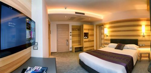 Peschiera del Garda Hotel | Pet-Friendly Hotel Garden: Guest Rated 9/10 & Accessible