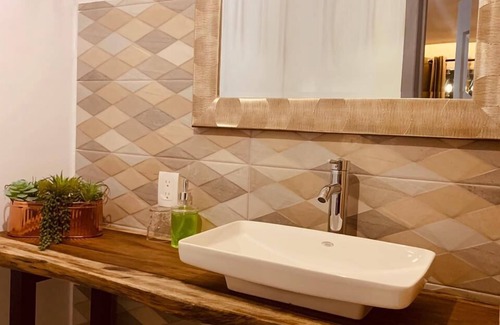 Tonala Hotel | Explore Hotel Garden Suites Tonlá with Pool and Spa
