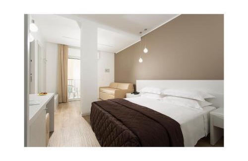 Jesolo Hotel | Discover Hotel Gardenia: Pet-Friendly with Ocean Views