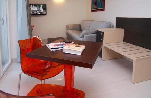 Torbole sul Garda Hotel | Exceptional Hotel Garnì Corallo with Ocean View & Spa