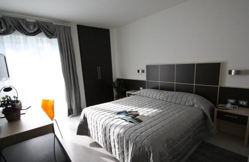 Torbole sul Garda Hotel | Exceptional Hotel Garnì Corallo with Ocean View & Spa