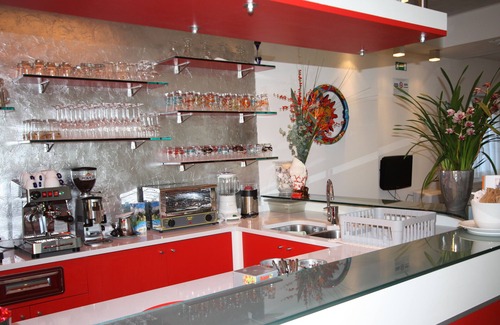 Torbole sul Garda Hotel | Experience Hotel Garnì Corallo: Ocean View and Spa Retreat