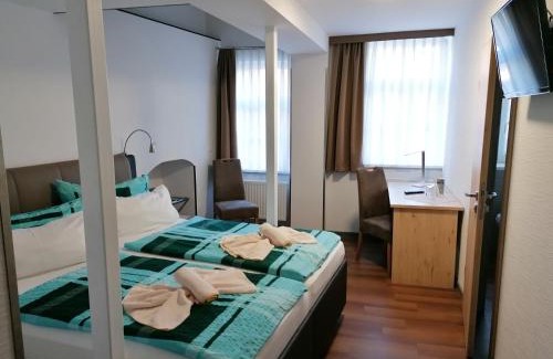 Quedlinburg House | Discover Hotel garni "Alter Fritz" with Hot Tub & Breakfast