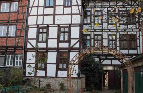 Quedlinburg House | Guest Rated Hotel garni Am Dippeplatz with Breakfast & Hot Tub