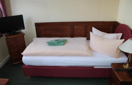 Quedlinburg House | Guest Rated Hotel garni Am Dippeplatz with Breakfast & Hot Tub