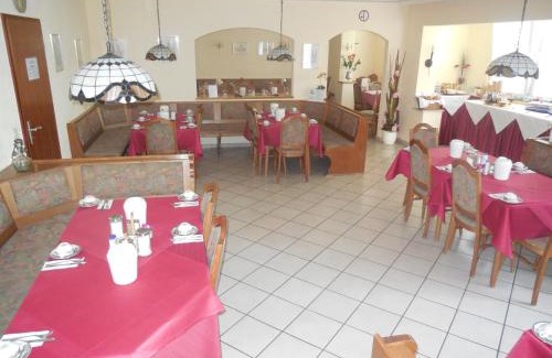 Hechtsheim Hotel | Welcoming Hotel Garni am Hechenberg: Pet-Friendly Getaway