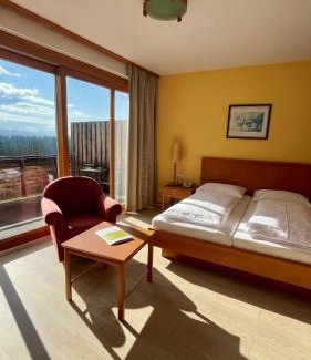 Leibnitz Hotel | Discover Hotel Garni am Seggauberg with Oceanfront Amenities