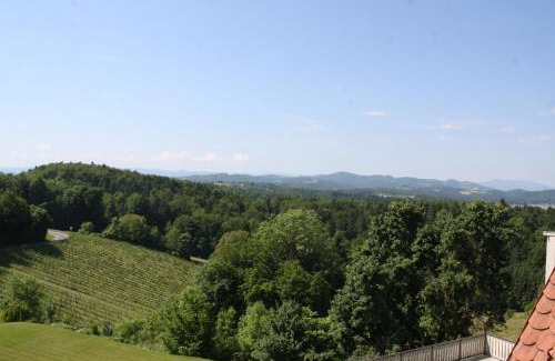 Leibnitz Hotel | Discover Hotel Garni am Seggauberg with Oceanfront Amenities