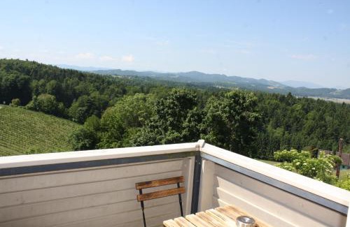Leibnitz Hotel | Discover Hotel Garni am Seggauberg with Oceanfront Amenities
