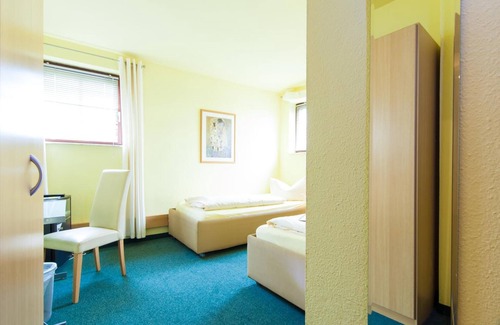 Mahlsdorf Hotel | Cozy Hotel Garni An der Weide with Breakfast & Family-Friendly