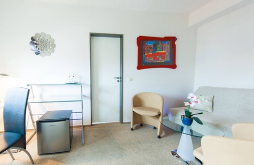 Mahlsdorf Hotel | Cozy Hotel Garni An der Weide with Breakfast & Family-Friendly
