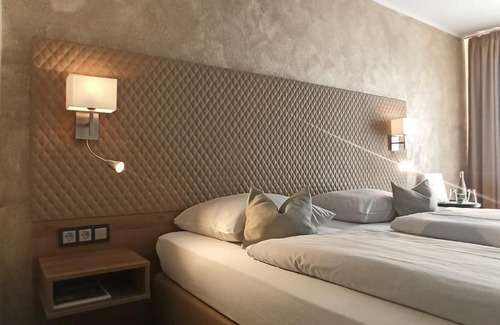 Gomaringen Hotel | Discover Hotel Garni Arcis: Pet-Friendly & Family Welcoming
