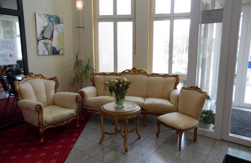 Gomaringen Hotel | Discover Hotel Garni Arcis: Pet-Friendly & Family Welcoming