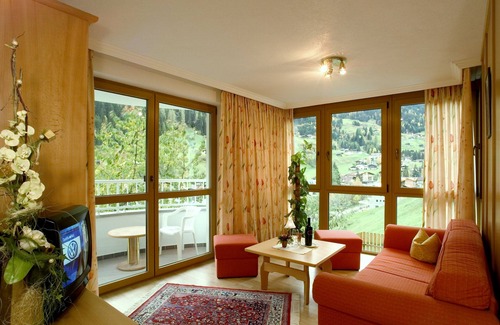 Kappl Hotel | Relax at Hotel Garni Bergwelt with Pool and Spa Access
