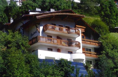 Kappl Hotel | Child-Friendly Hotel Garni Central: Rooms, Studios & More