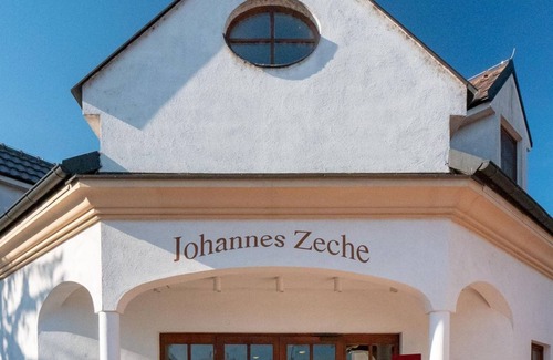 Illmitz House | Discover Comfort at Hotel Garni Dreibettzimmer Du/wc