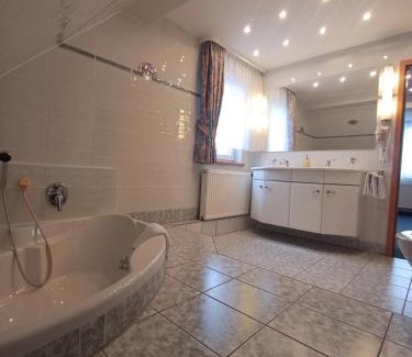 Hildburghausen Hotel | Pet-Friendly Retreat at Hotel Garni Eschenbach